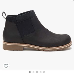 Chacos Cataluna Chelsea Boots